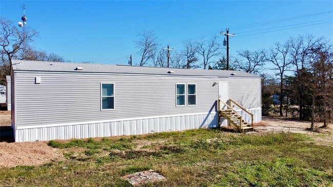 109 Thunderbird Dr in Smithville, TX - Building Photo - Building Photo