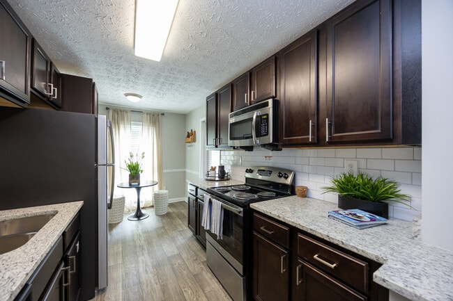 Park at Abernathy Square Apartments in Sandy Springs, GA - Building Photo - Interior Photo