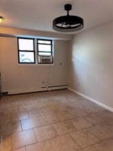 65 W Broadway in Long Beach, NY - Foto de edificio - Building Photo