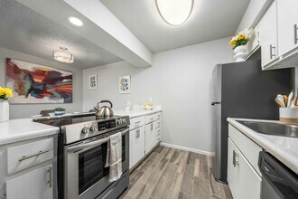 Peoria Grand Apartments in Peoria, AZ - Foto de edificio - Building Photo