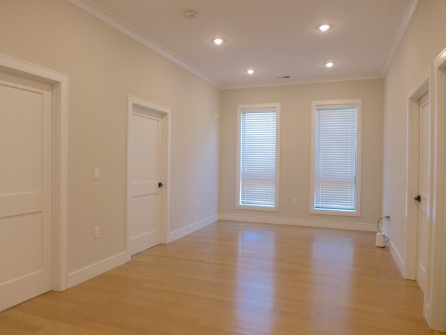 32 Highgate St