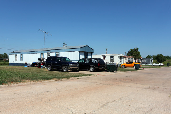 Vans Mobile Village in Lindsay, OK - Building Photo - Building Photo