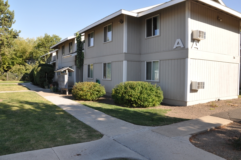 Cove Avenue Apartments in La Grande, OR - Foto de edificio