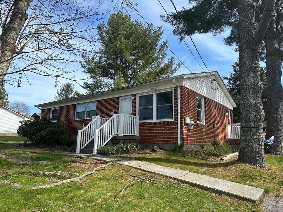 1704 Whipple Dr in Blacksburg, VA - Building Photo