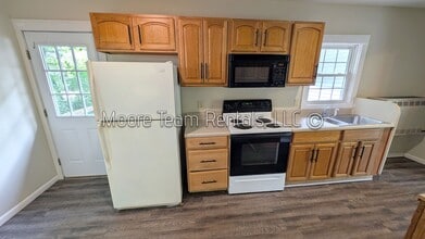 136 Sweetpea Ln in Hendersonville, NC - Building Photo - Building Photo