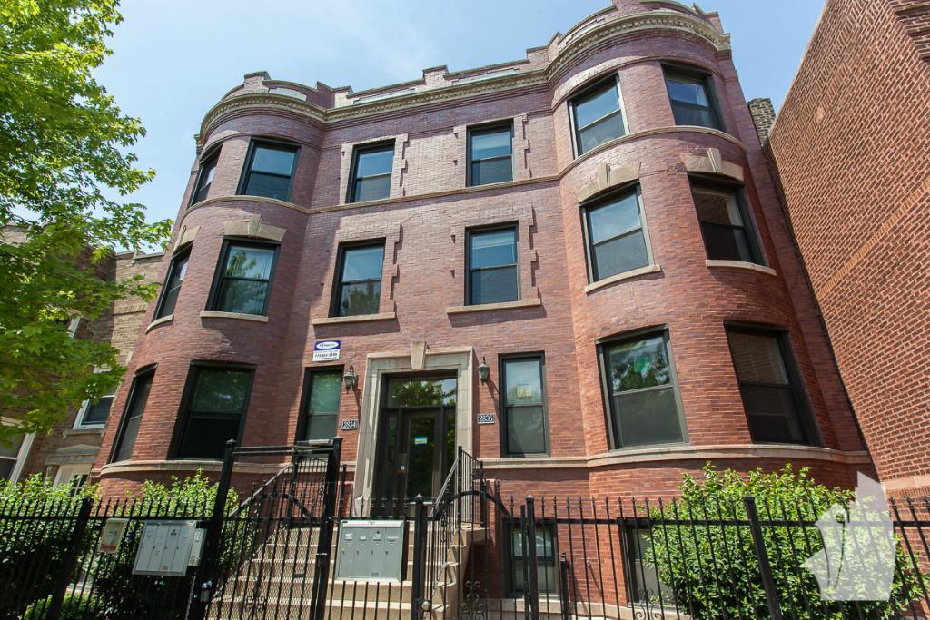 2834 N Albany Ave in Chicago, IL - Building Photo