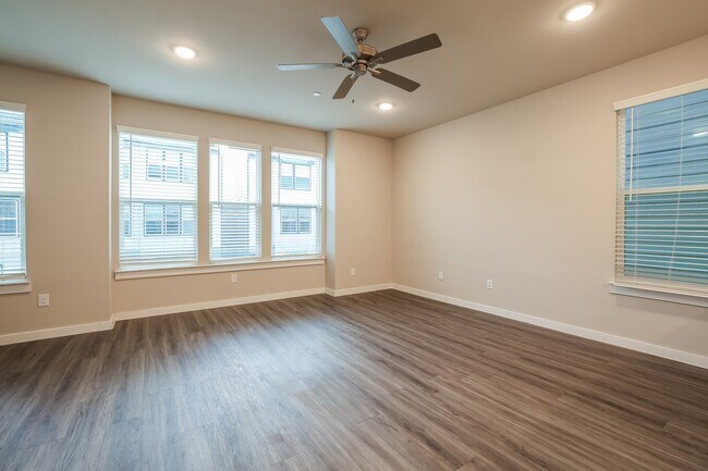 18519 Centro Row in Shenandoah, TX - Building Photo - Building Photo