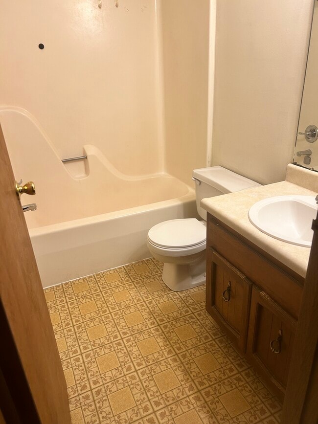 204 Crestview Dr in Vincennes, IN - Building Photo - Building Photo