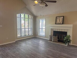 6302 Meadowmere Ln in Arlington, TX - Building Photo - Building Photo