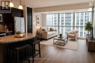 18 Yonge St in Toronto, ON - Building Photo