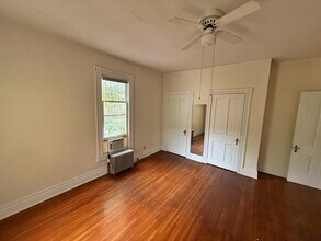 165 Edgwood St, Unit 2nd Floor in Wheeling, WV - Foto de edificio - Building Photo
