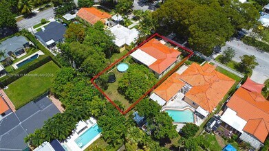 600 SW 25th Rd in Miami, FL - Foto de edificio - Building Photo