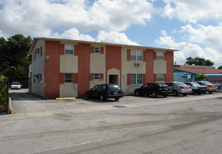 7021 W 14th Ct in Hialeah, FL - Building Photo - Building Photo