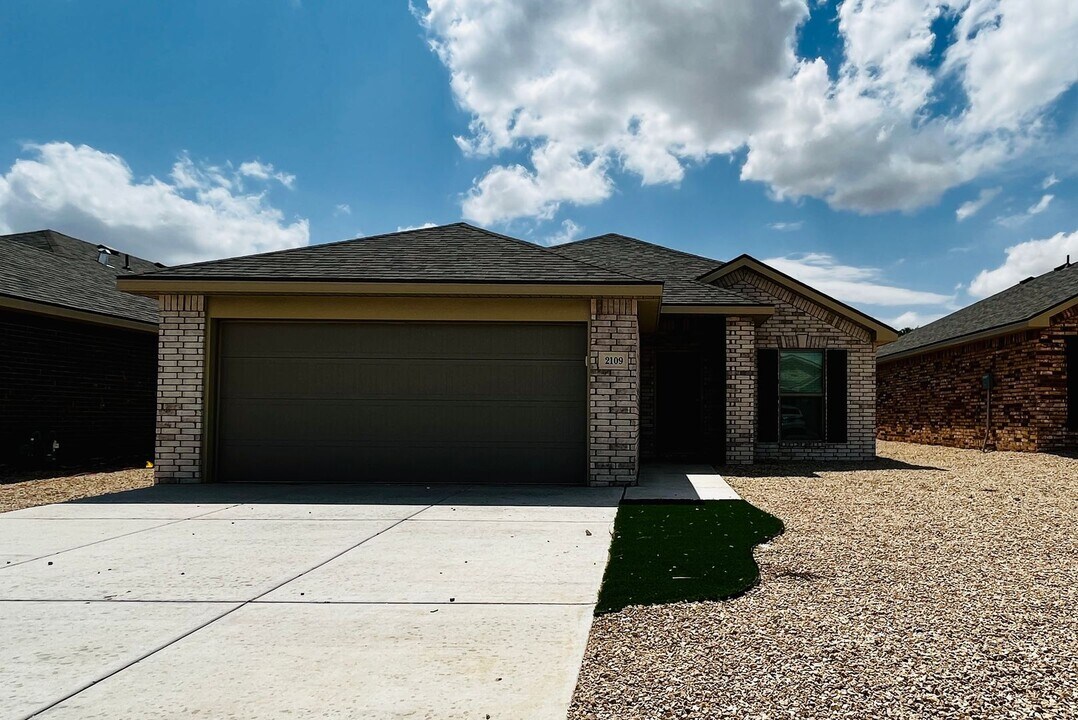 2109 N Avenue L in Lubbock, TX - Building Photo