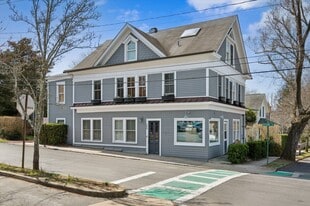 200 Division St in Sag Harbor, NY - Building Photo