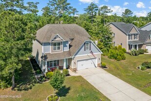 415 Mae Dr in Hampstead, NC - Foto de edificio - Building Photo