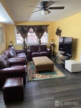 429 College Dr in Edison, NJ - Building Photo - Building Photo