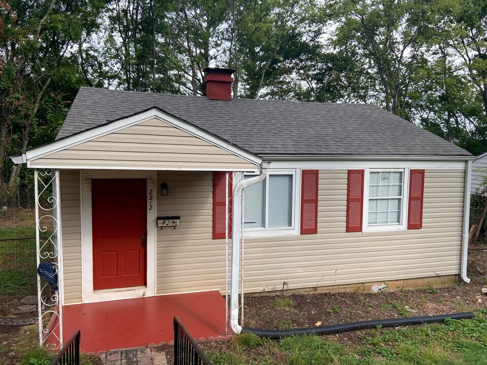 2212 Center Way S in Birmingham, AL - Foto de edificio