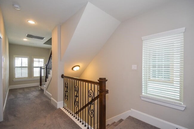 property at 1110 Oakwood Pass Ct