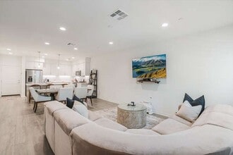 110 Red Brick Dr in Simi Valley, CA - Building Photo - Building Photo