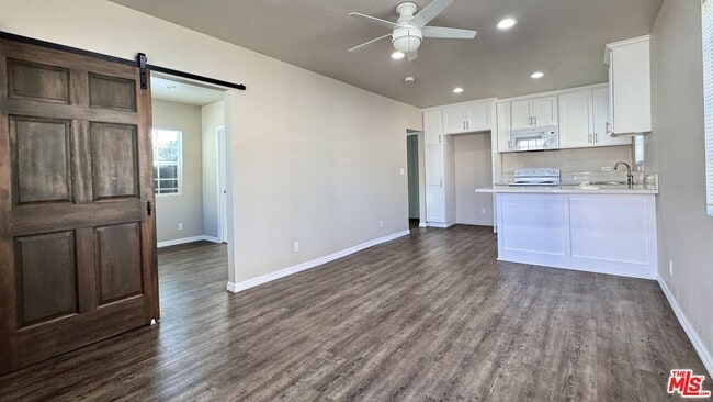 property at 6117 1/2 S Victoria Ave