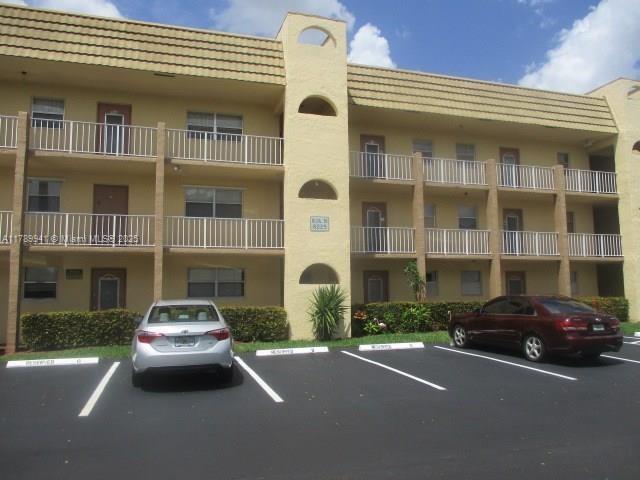 8225 Sunrise Lakes Blvd in Sunrise, FL - Building Photo
