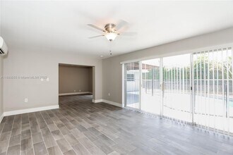 11041 Glenwood Dr in Coral Springs, FL - Building Photo - Building Photo