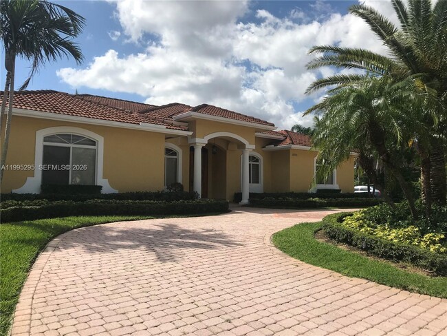 8750 SW 164th St in Palmetto Bay, FL - Building Photo - Building Photo