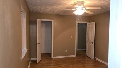 8372 Warren Dr, Unit 8372 in Douglasville, GA - Foto de edificio - Building Photo