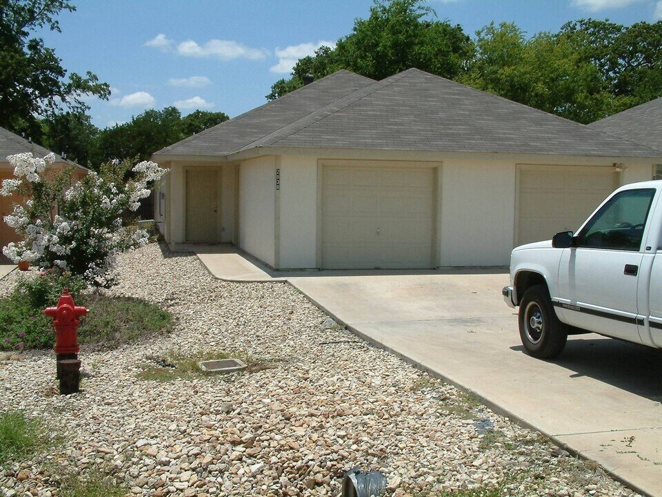 2828-2830 James in Granbury, TX - Building Photo