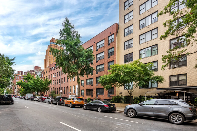 336 E 50th St in New York, NY - Foto de edificio - Building Photo