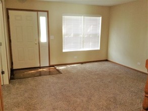 2810 Cadbury Cir in Lake In The Hills, IL - Building Photo - Building Photo