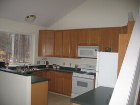 10 Sanctuary Dr in Ithaca, NY - Building Photo