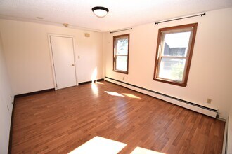 28 Drive Way in Guilford, CT - Building Photo - Building Photo