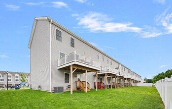 99 Spelt Dr in Clayton, DE - Foto de edificio - Building Photo