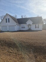 76 Shelby St in Spring Lake, NC - Building Photo