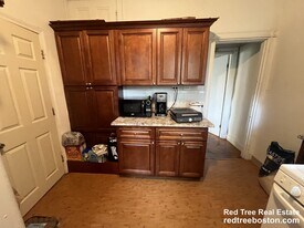 17 Putnam Ave, Unit A in Cambridge, MA - Building Photo