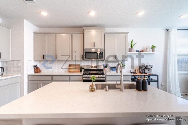 15705 Singh Dr in Austin, TX - Foto de edificio - Building Photo