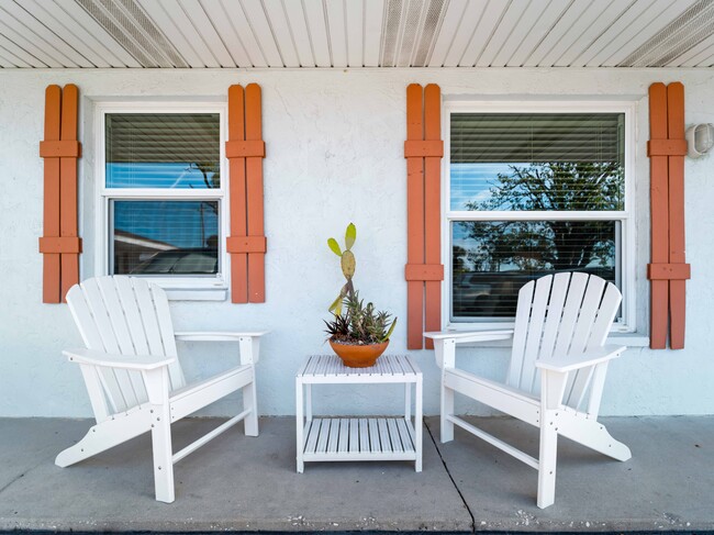 1423 Avenida del Circo, Unit Sea Breeze Condos. #1C in Venice, FL - Building Photo - Building Photo