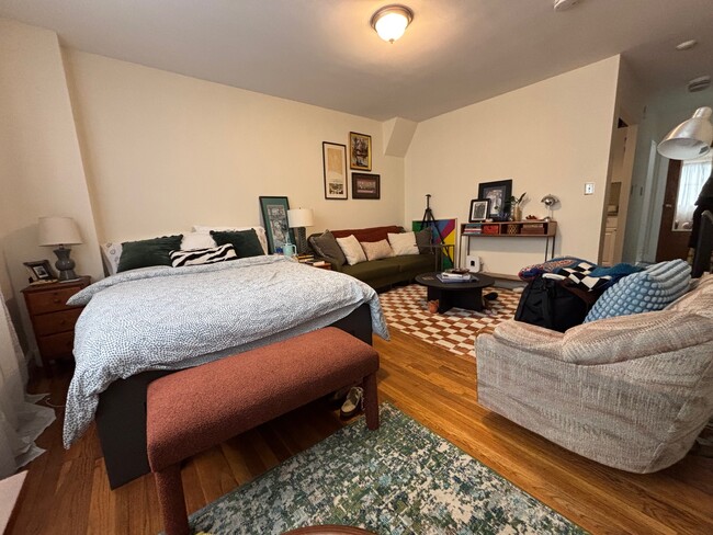 28 Myrtle St, Unit A in Boston, MA - Foto de edificio - Building Photo