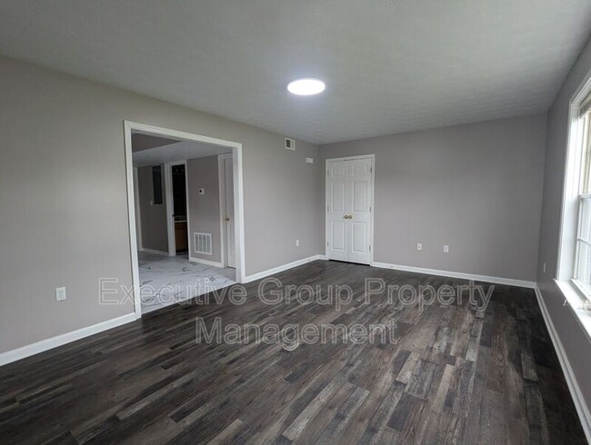 103 Kenilworth Ct in Radcliff, KY - Building Photo - Building Photo