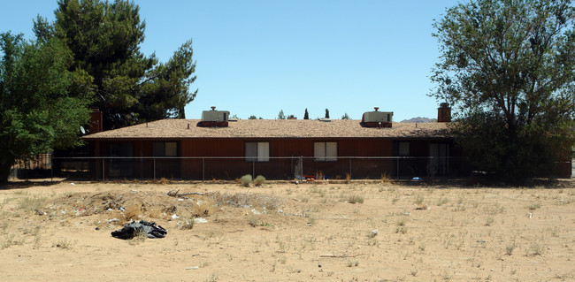 15580 Tonekai Rd in Apple Valley, CA - Building Photo - Building Photo