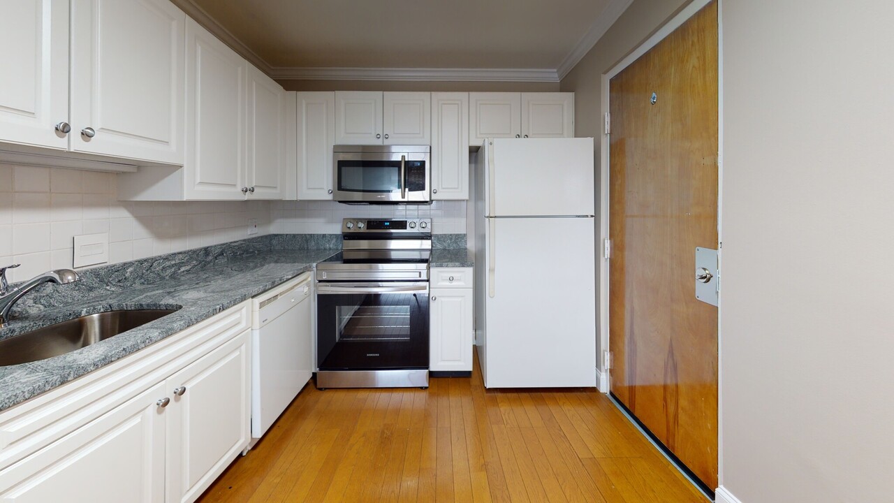 326 Broadway, Unit 21 in Somerville, MA - Building Photo
