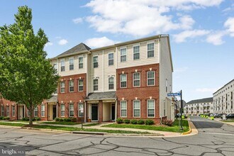 19445 Promenade Dr in Leesburg, VA - Building Photo - Building Photo