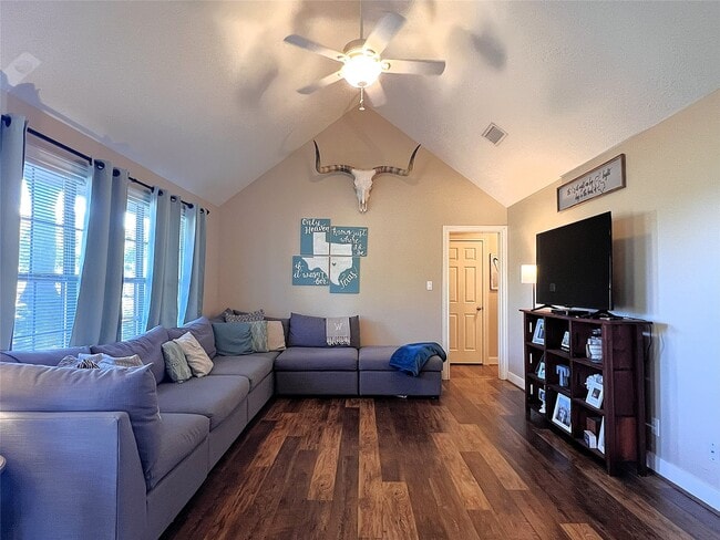 2401 Will St in Brenham, TX - Building Photo - Building Photo