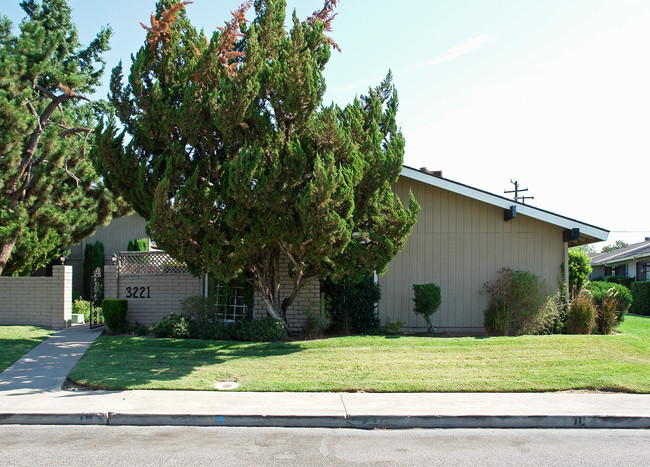 3221 E Normal Ave in Fresno, CA - Building Photo - Building Photo