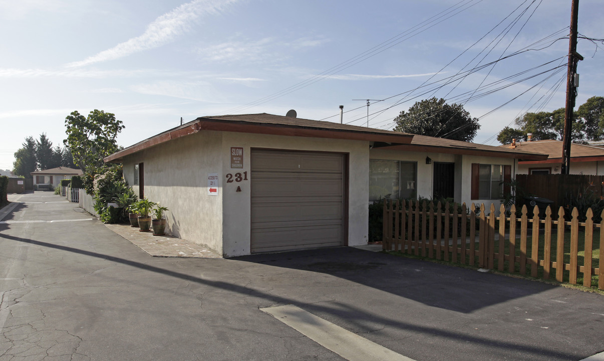 231 Avocado St in Costa Mesa, CA - Foto de edificio