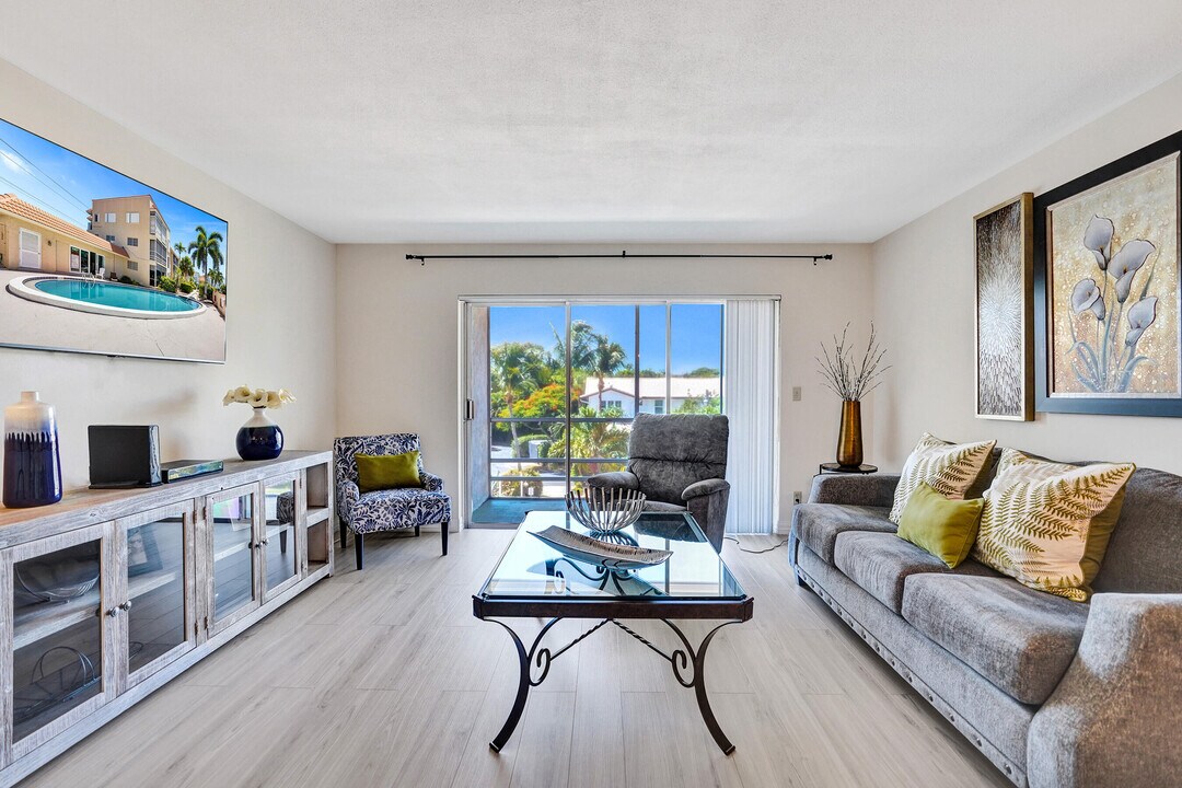 331 SW 8th St in Boca Raton, FL - Building Photo