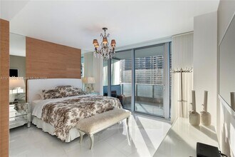 200 Biscayne Boulevard Way, Unit 5103 in Miami, FL - Foto de edificio - Building Photo