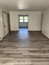 7386 Eisenhower Dr in Youngstown, OH - Building Photo - Building Photo